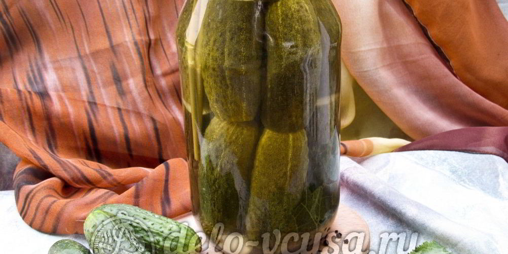 Как приготовить хрустящие маринованные огурцы в банке