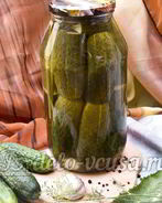 Хрустящие маринованные огурцы в банке
