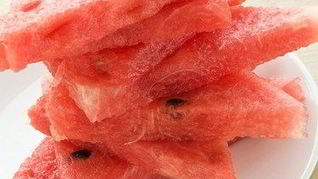 Рецепт Ломтики арбуза, маринованные в текиле, с крупной солью