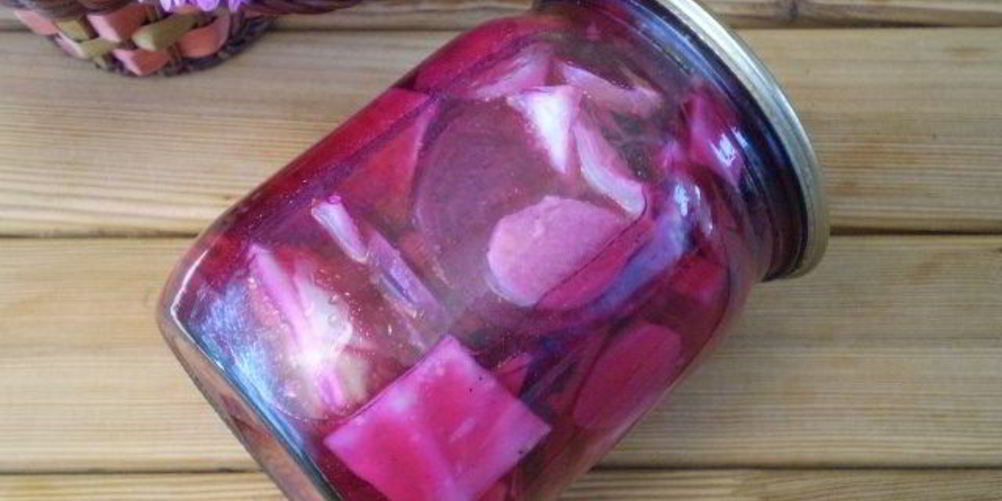 Как приготовить маринованная капуста со свеклой и чесноком