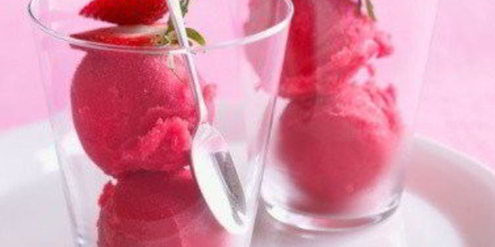 Как приготовить маринованная клубника в бальзамическом уксусе с клубничным шербетом и амаретти