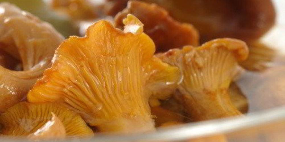 Как приготовить маринованные лисички с изюмом