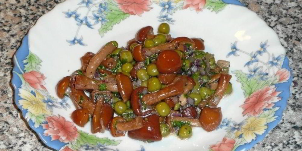 Как приготовить маринованные опята с горошком