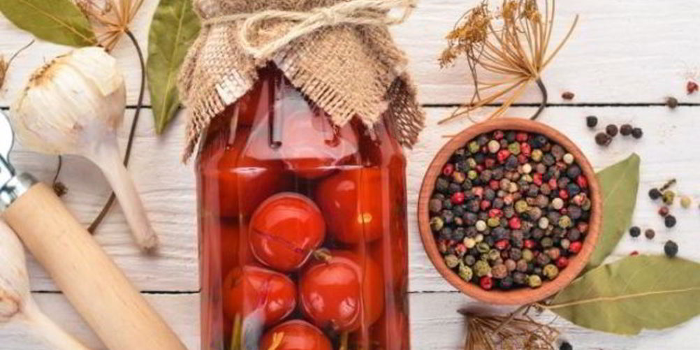 Как приготовить маринованные помидоры