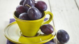 Рецепт Маринованные сливы с чесноком