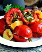 Острые помидоры маринованные со сладким перцем