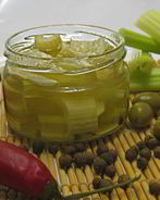 В масле маринованный сельдерей