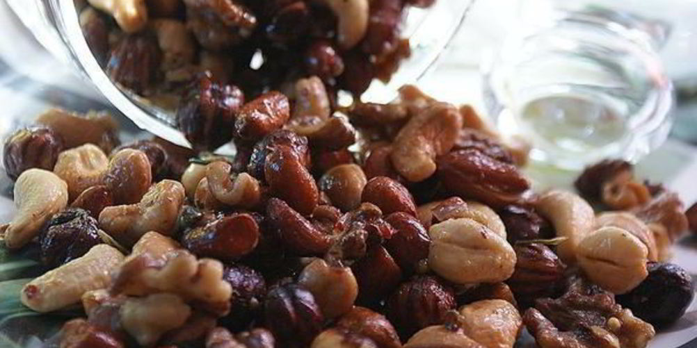 Как приготовить пряные орехи