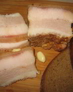 Сало в луковой шелухе