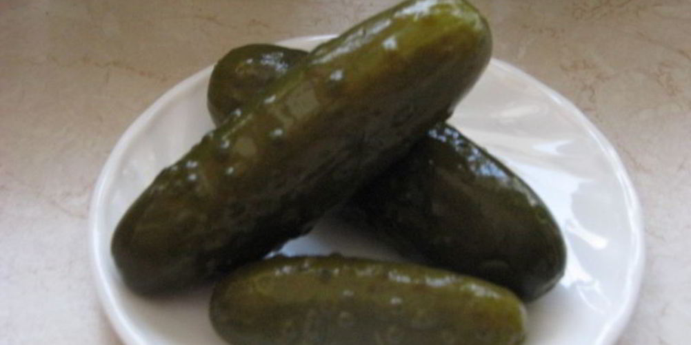 Как приготовить соленые хрустящие огурцы на зиму