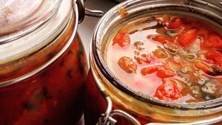 Рецепт Конфитюр из томатов с яблоком, базиликом и специями