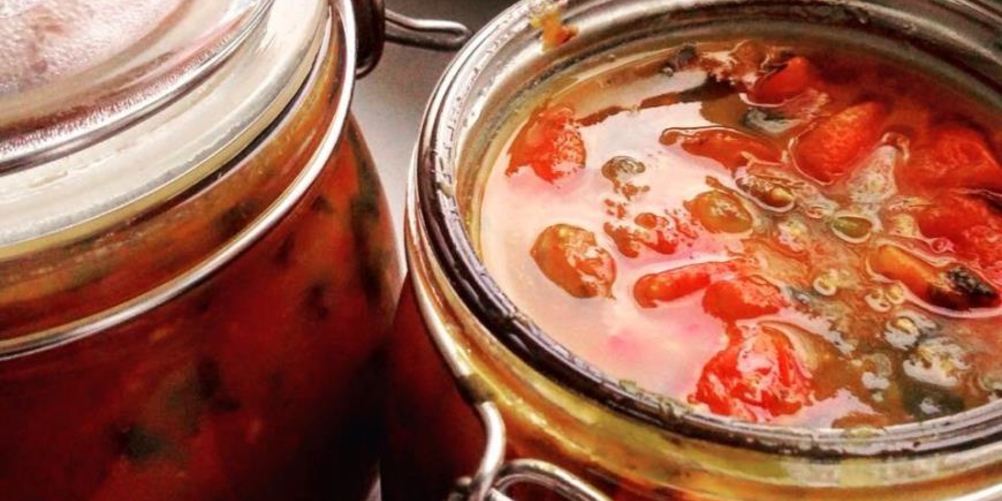Как приготовить конфитюр из томатов с яблоком, базиликом и специями