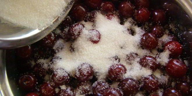 Рецепт простое варенье из вишни с косточкой