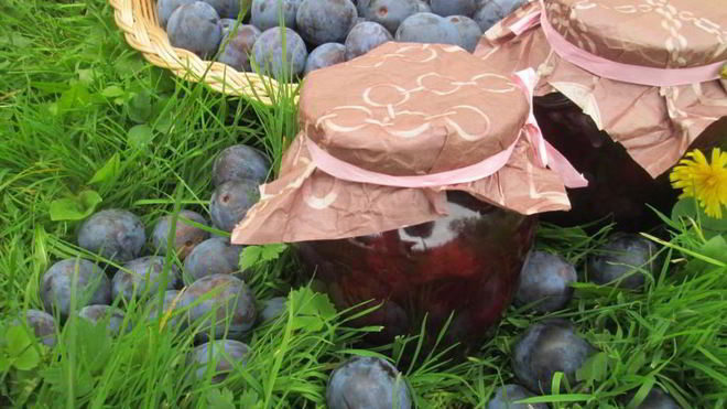 Рецепт Сливовое варенье с пряностями в вине