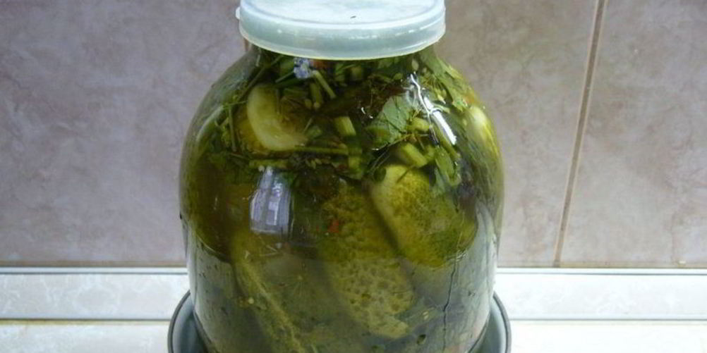 Как приготовить засолка огурцов в банках