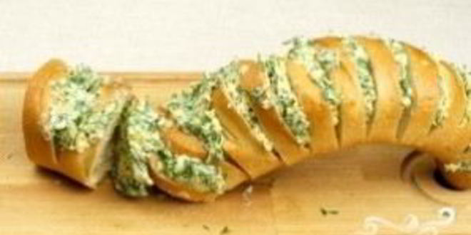 Рецепт батон с сыром и чесноком