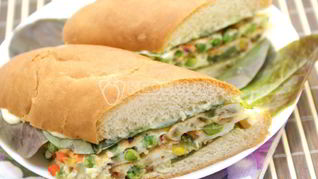 Рецепт Бутерброд с овощами и омлетом