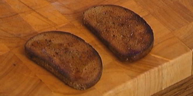 Рецепт бутерброда с семгой и солеными огурцами