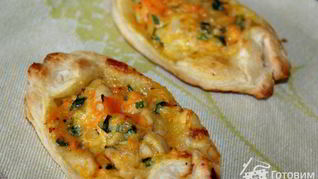 Рецепт Бутерброды из слоеного теста с сыром, курицей и морковью