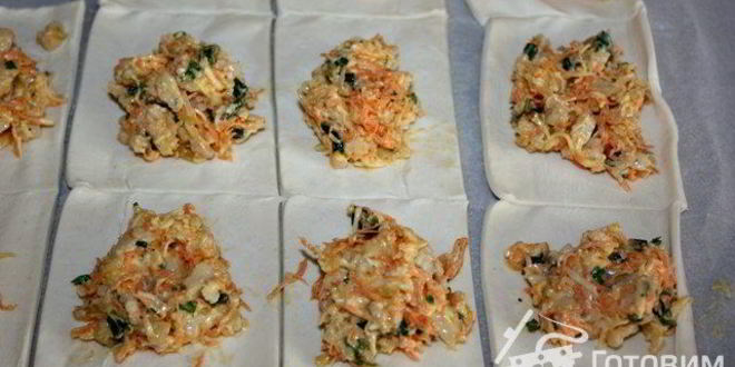 Рецепт бутерброды из слоеного теста с сыром, курицей и морковью