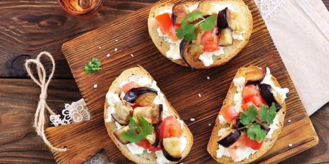 Рецепт бутерброды с баклажанами, помидорами и чесноком