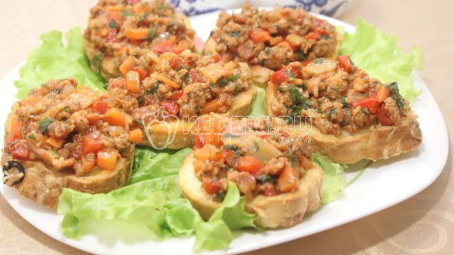 Рецепт Бутерброды с фаршем и томатным соусом