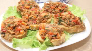 Рецепт Бутерброды с фаршем и томатным соусом