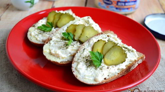 Рецепт Бутерброды с горчичным маслом и икрой мойвы