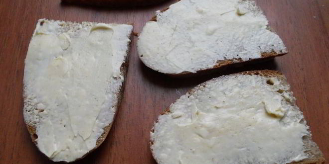 Рецепт бутерброды с горчичным маслом и икрой мойвы