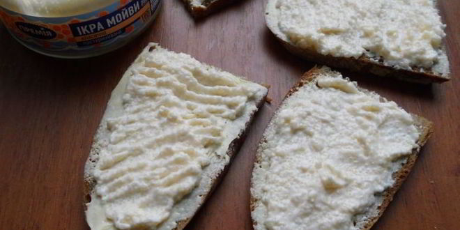 Рецепт бутерброды с горчичным маслом и икрой мойвы