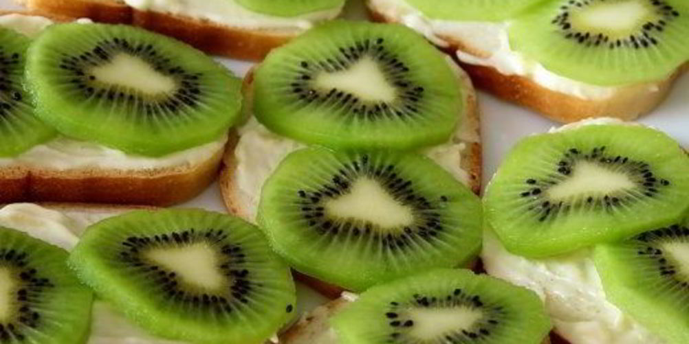 Рецепт бутерброды с сельдью и свекольно-горчичной намазкой