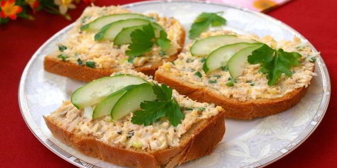 Рецепт бутерброды с консервированной горбушей, плавленым сыром и яйцом