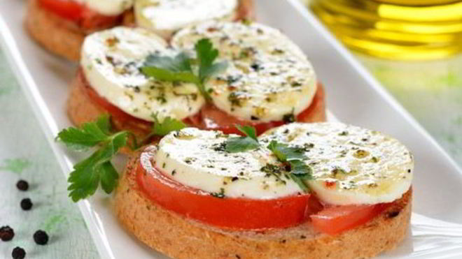 Рецепт Бутерброды с курицей и моцареллой