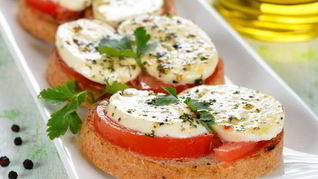 Рецепт Бутерброды с курицей и моцареллой