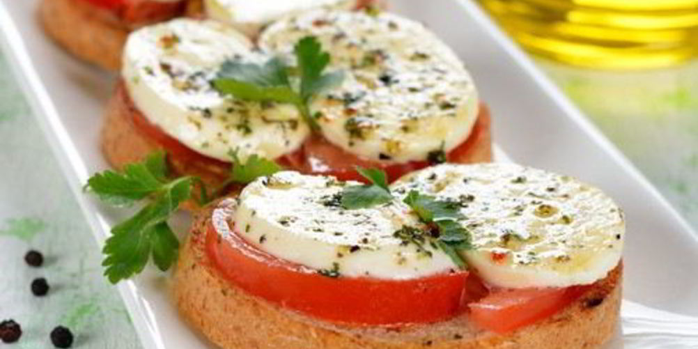 Как приготовить бутерброды с курицей и моцареллой