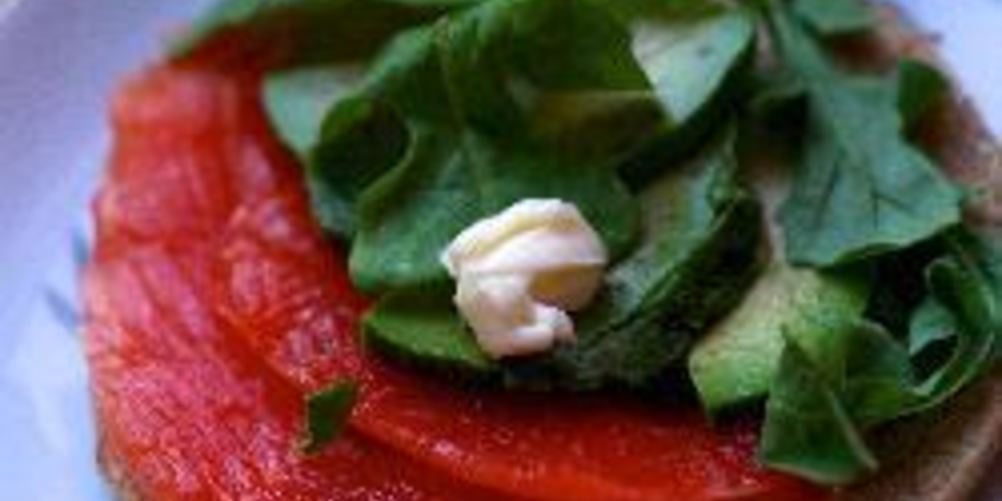 Как приготовить бутерброды с лососем и авокадо