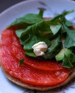 Бутерброды с лососем и авокадо