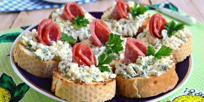 Рецепт бутерброды с маслом, плавленным сыром и колбасой