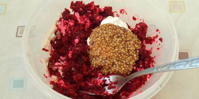 Рецепт бутерброды с сельдью и свекольно-горчичной намазкой