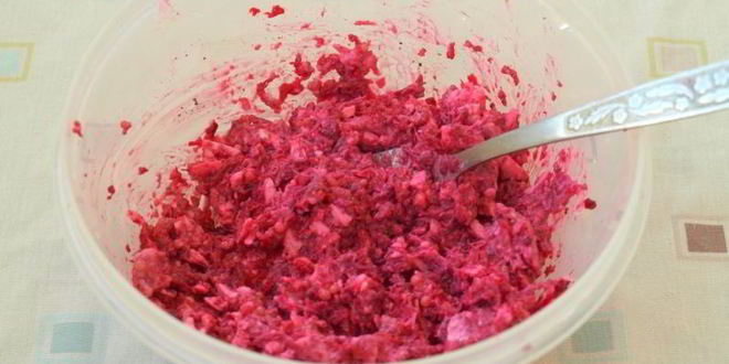 Рецепт бутерброды с сельдью и свекольно-горчичной намазкой