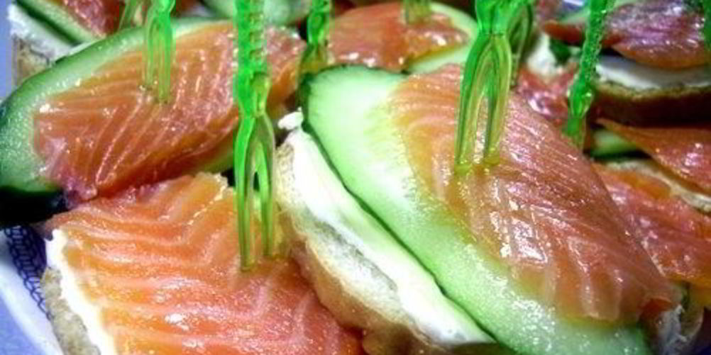 Как приготовить бутерброды с семгой и огурцом