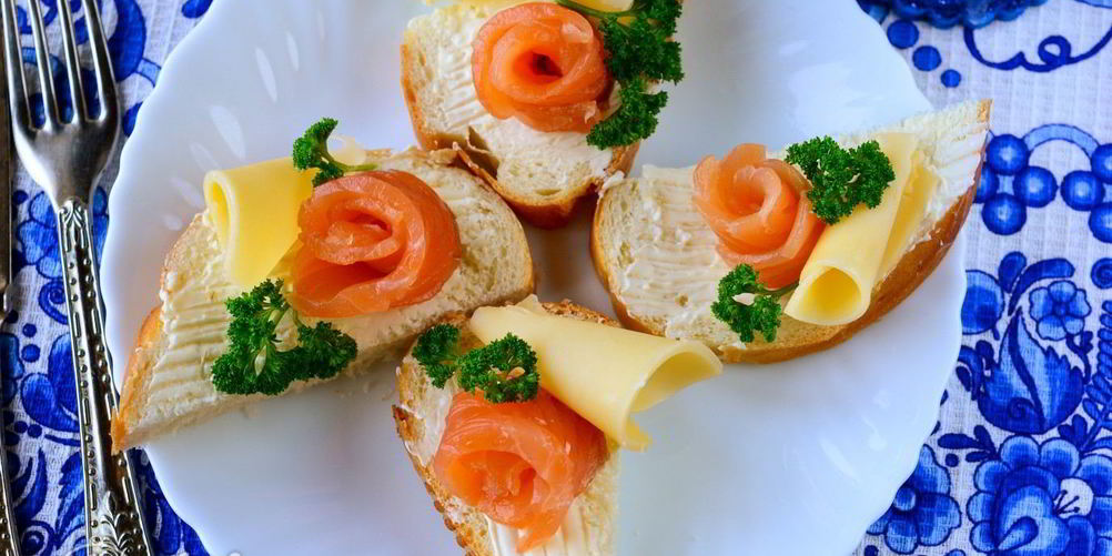 Как приготовить бутерброды с семгой и сыром