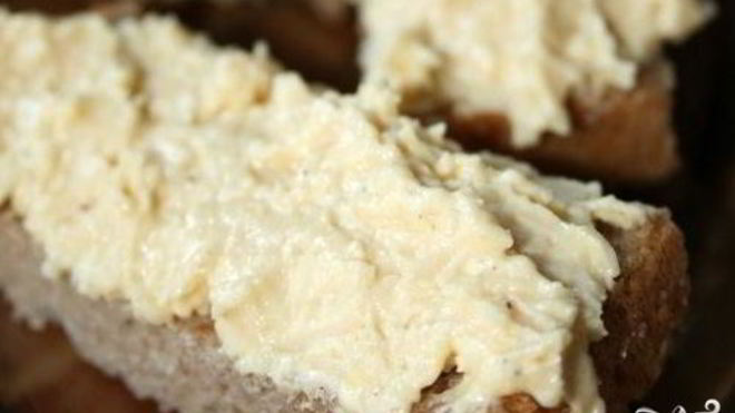 Рецепт Бутерброды со шпротами и сыром