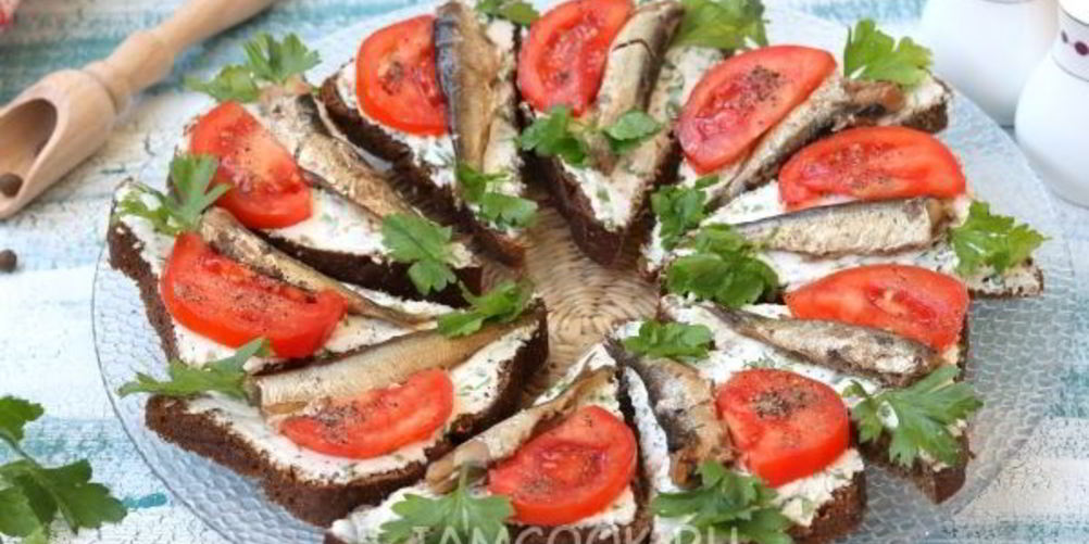 Как приготовить бутерброды со шпротами и творожным сыром