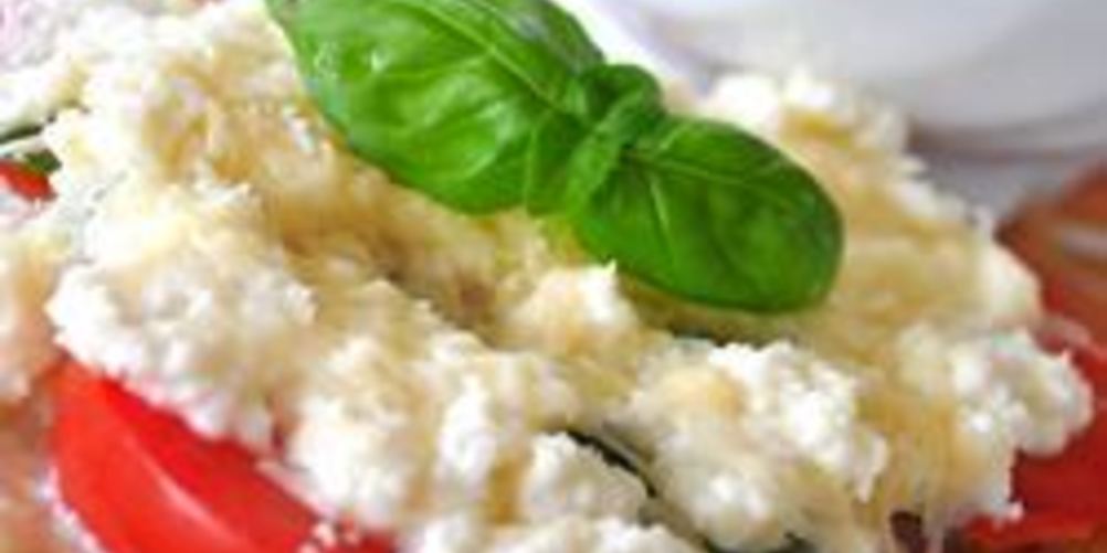 Как приготовить горячие бутерброды с помидорами и рикоттой