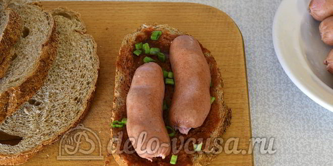 Рецепт горячие бутерброды с сосиской и сыром