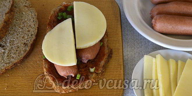 Рецепт горячие бутерброды с сосиской и сыром