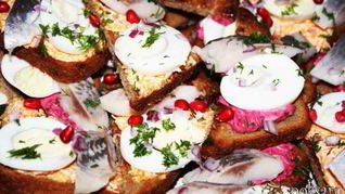 Рецепт Хрустящие бутерброды с сельдью и яйцом