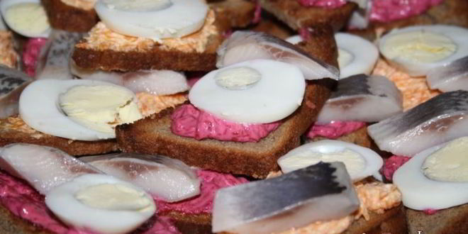 Рецепт хрустящие бутерброды с сельдью и яйцом