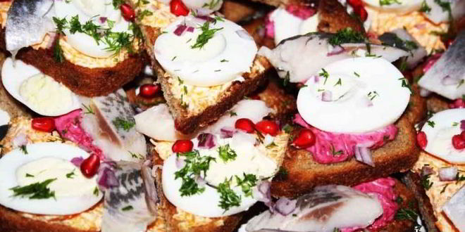 Рецепт хрустящие бутерброды с сельдью и яйцом